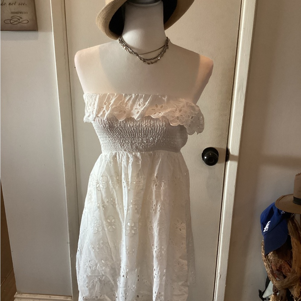 Sweet White Eyelet Lace Strapless Mini Dress
